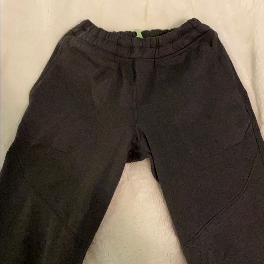 Ivivva dark grey sweatpants - Picture 2 of 3
